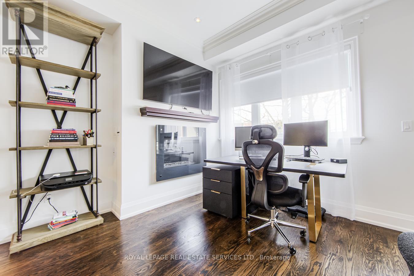 












21A ROYCREST AVENUE

,
Toronto,




Ontario
M2N1R1

