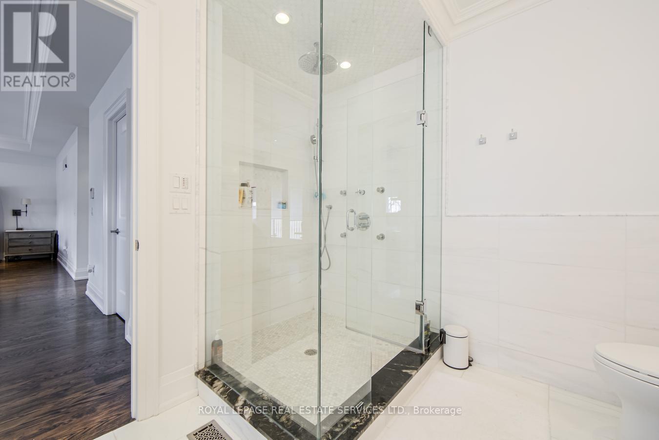 












21A ROYCREST AVENUE

,
Toronto,




Ontario
M2N1R1

