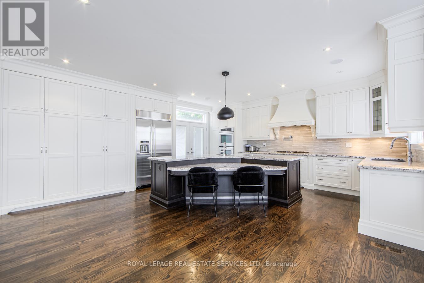 












21A ROYCREST AVENUE

,
Toronto,




Ontario
M2N1R1

