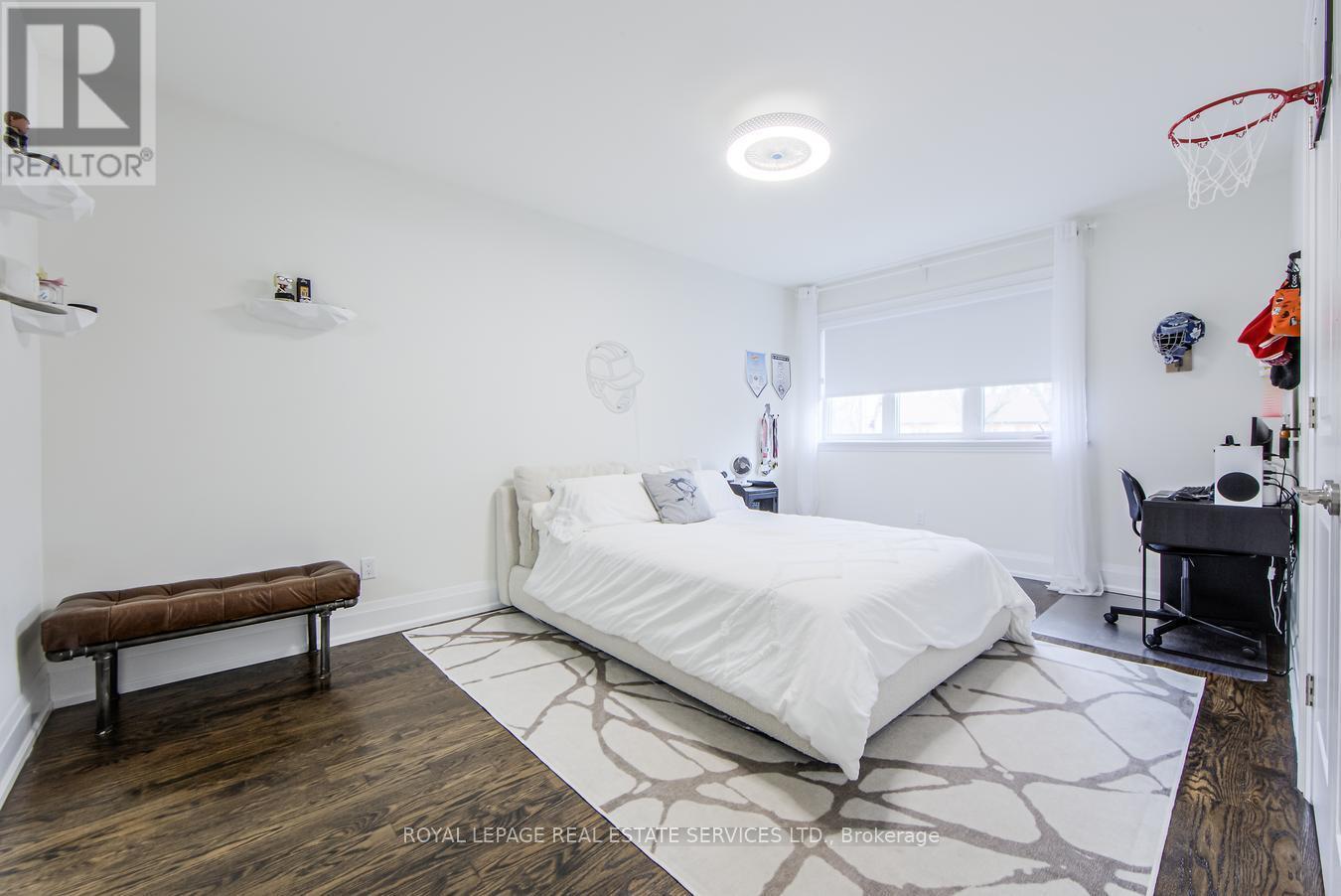 












21A ROYCREST AVENUE

,
Toronto,




Ontario
M2N1R1

