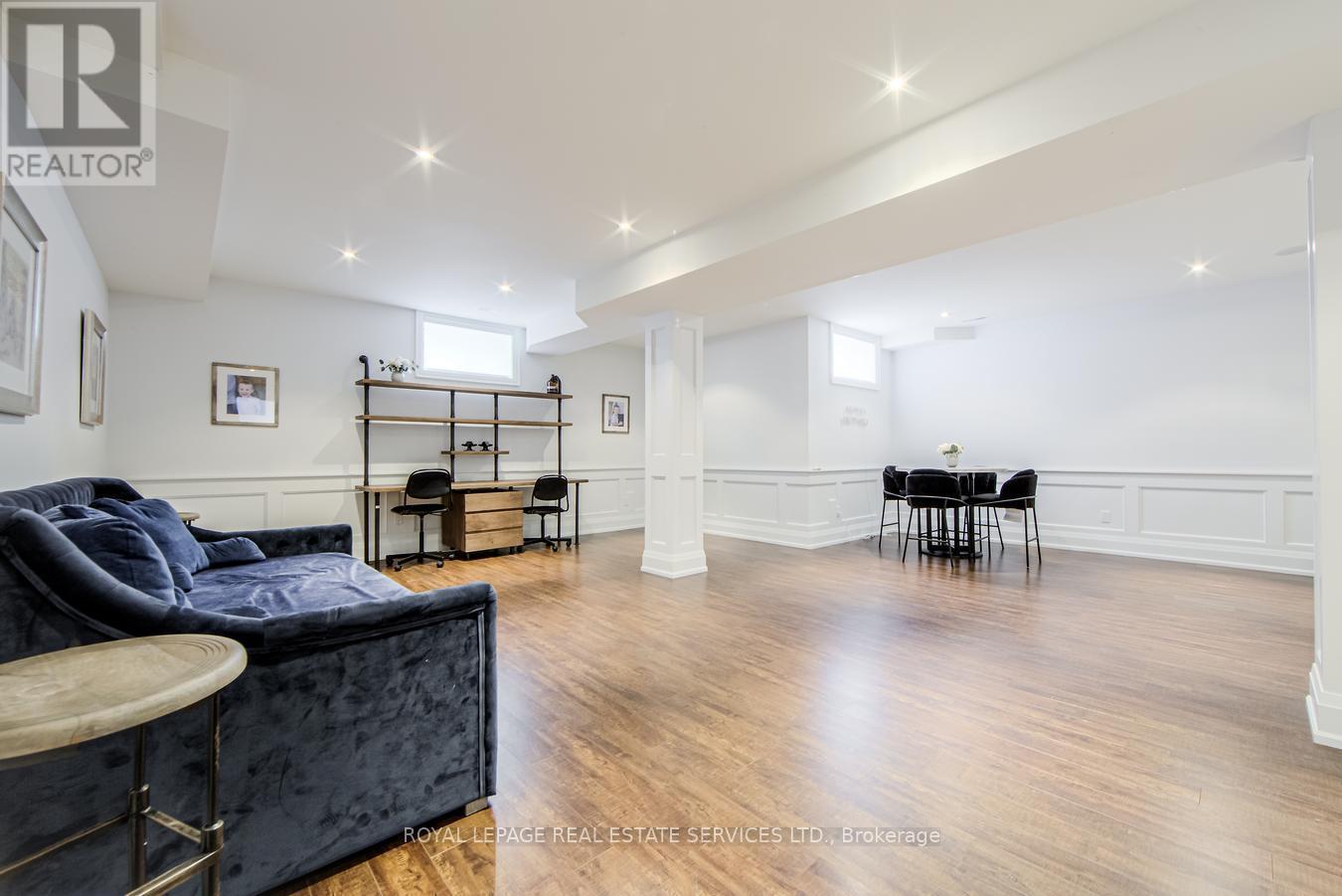 












21A ROYCREST AVENUE

,
Toronto,




Ontario
M2N1R1

