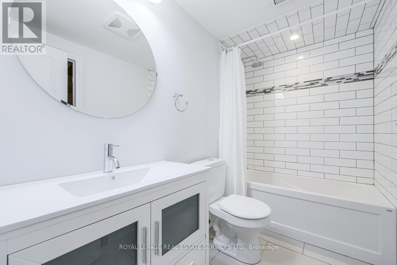 












21A ROYCREST AVENUE

,
Toronto,




Ontario
M2N1R1

