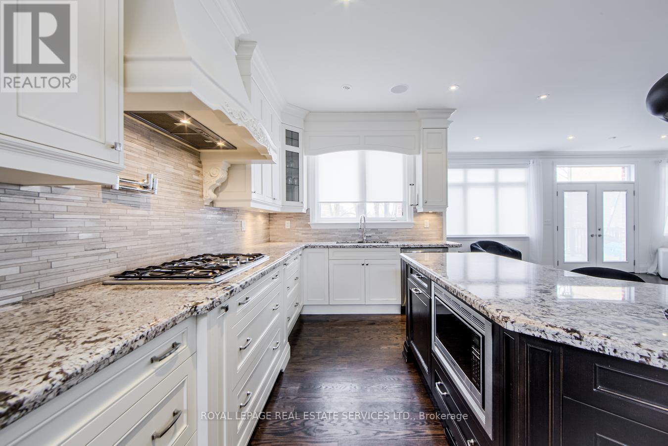












21A ROYCREST AVENUE

,
Toronto,




Ontario
M2N1R1

