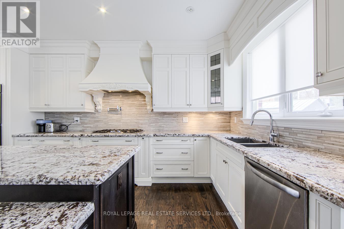 












21A ROYCREST AVENUE

,
Toronto,




Ontario
M2N1R1

