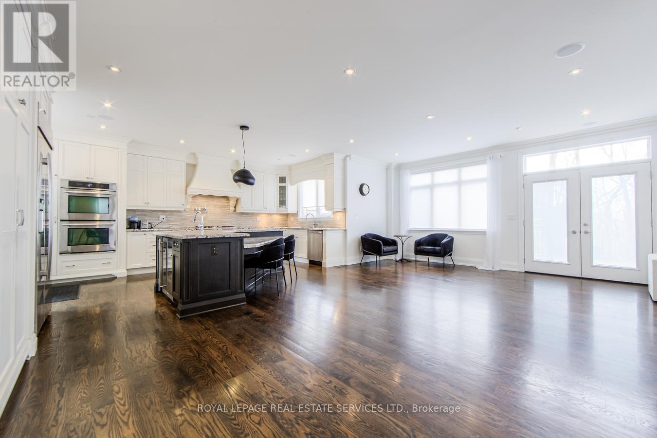 












21A ROYCREST AVENUE

,
Toronto,




Ontario
M2N1R1

