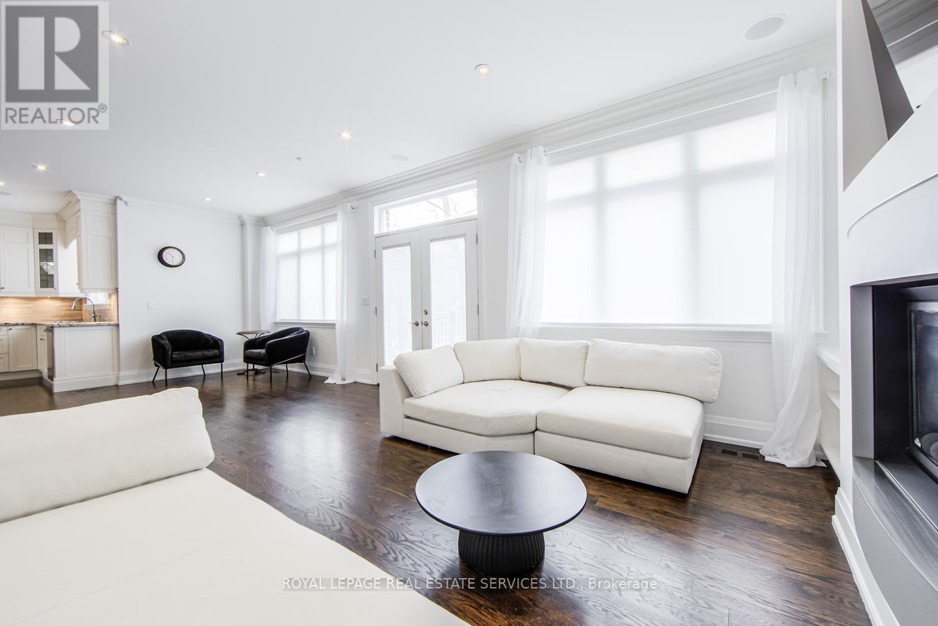 












21A ROYCREST AVENUE

,
Toronto,




Ontario
M2N1R1

