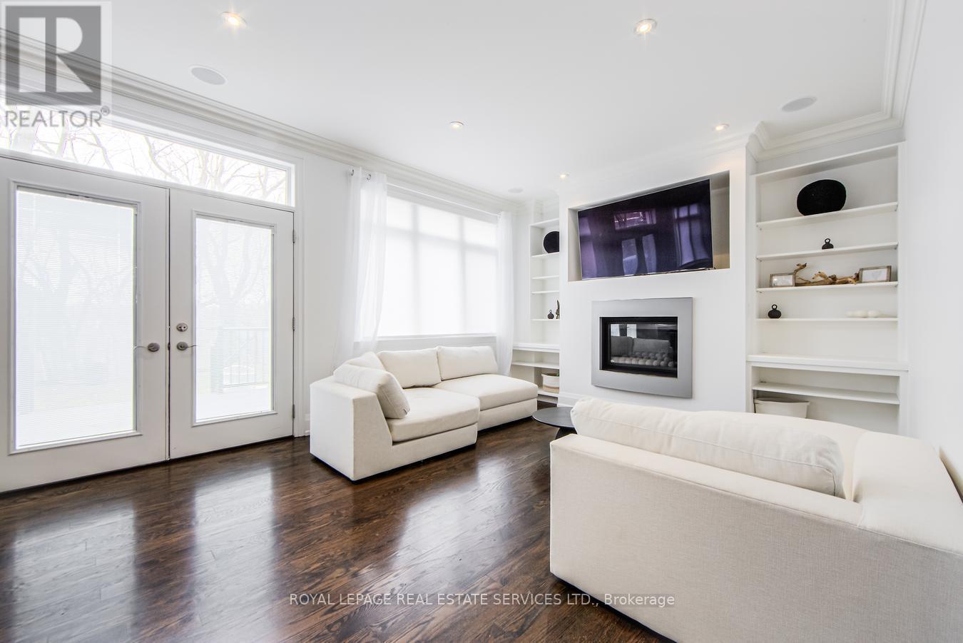 












21A ROYCREST AVENUE

,
Toronto,




Ontario
M2N1R1

