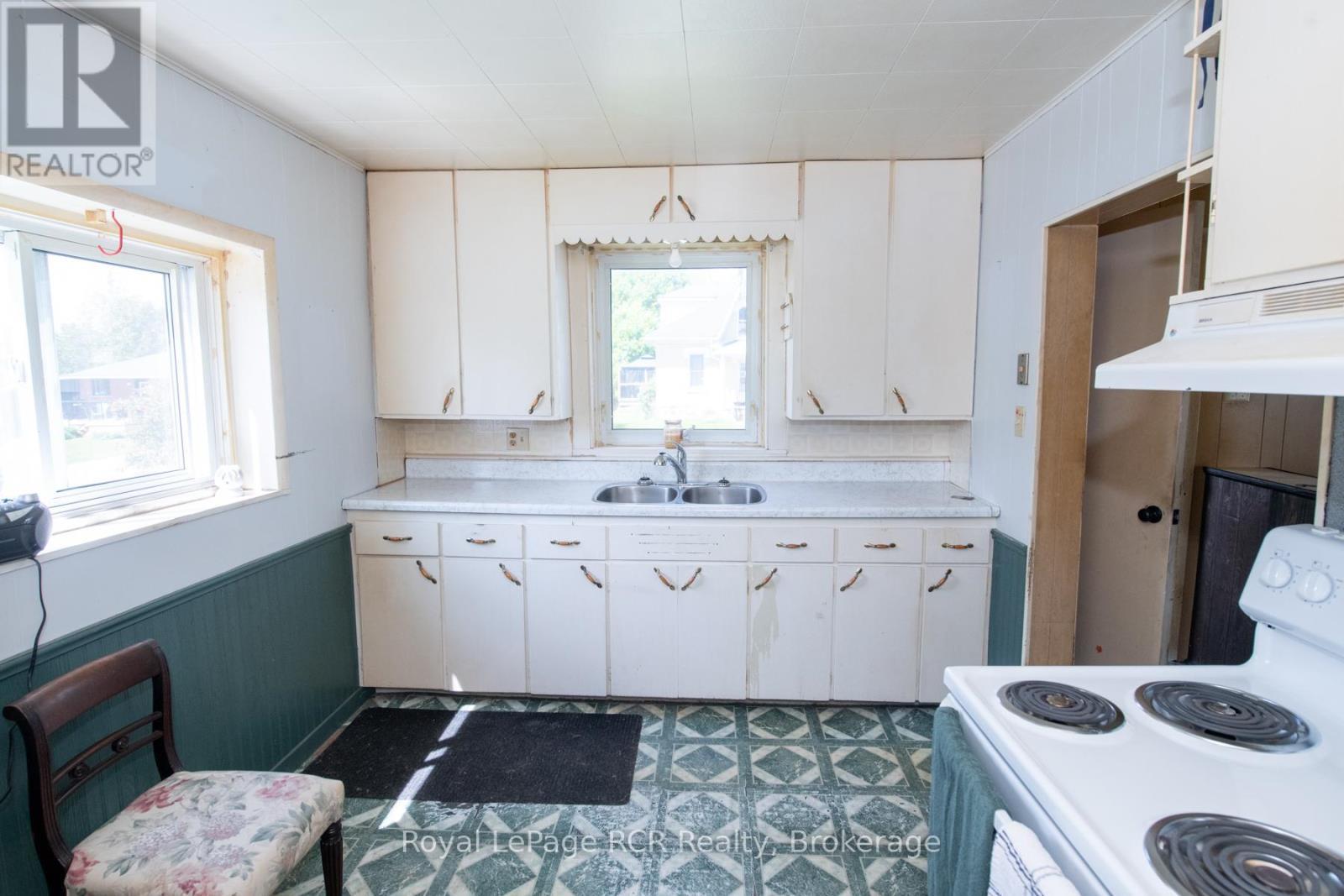 












450 JAMES STREET W

,
Wellington North (Mount Forest),




Ontario
N0G2L3


