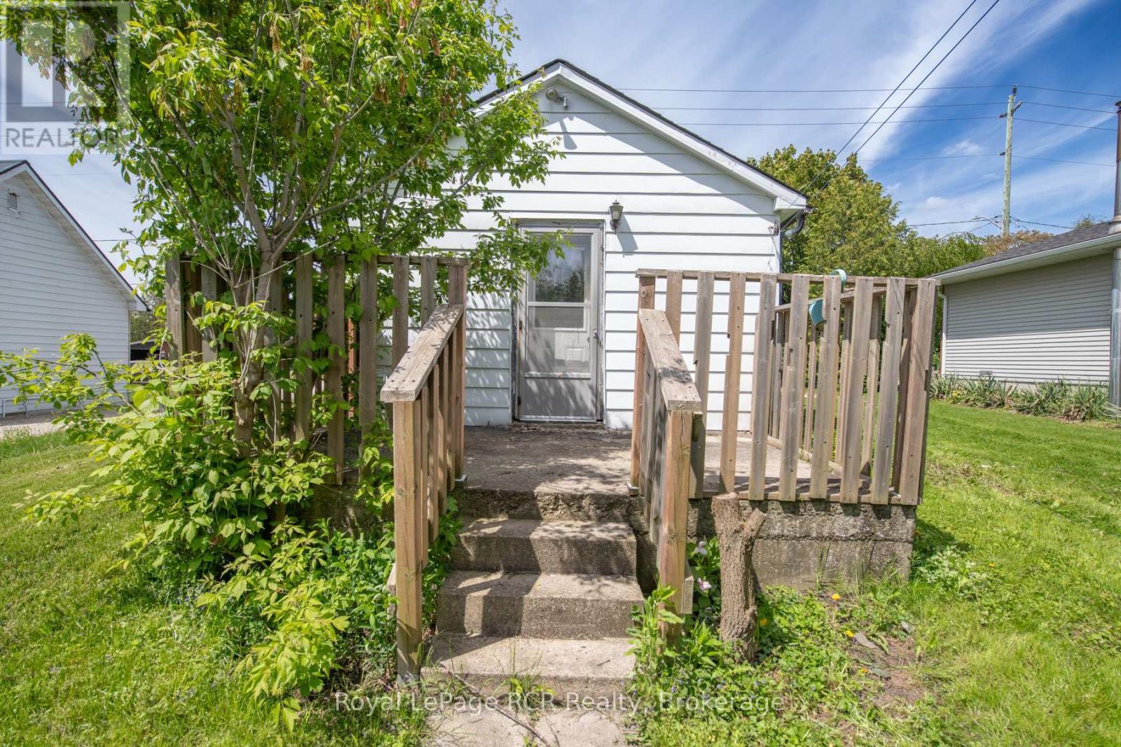 












450 JAMES STREET W

,
Wellington North (Mount Forest),




Ontario
N0G2L3

