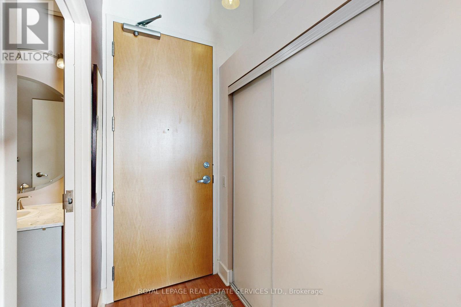 












205 - 1001 ROSELAWN AVENUE

,
Toronto,




Ontario
M6B4M4


