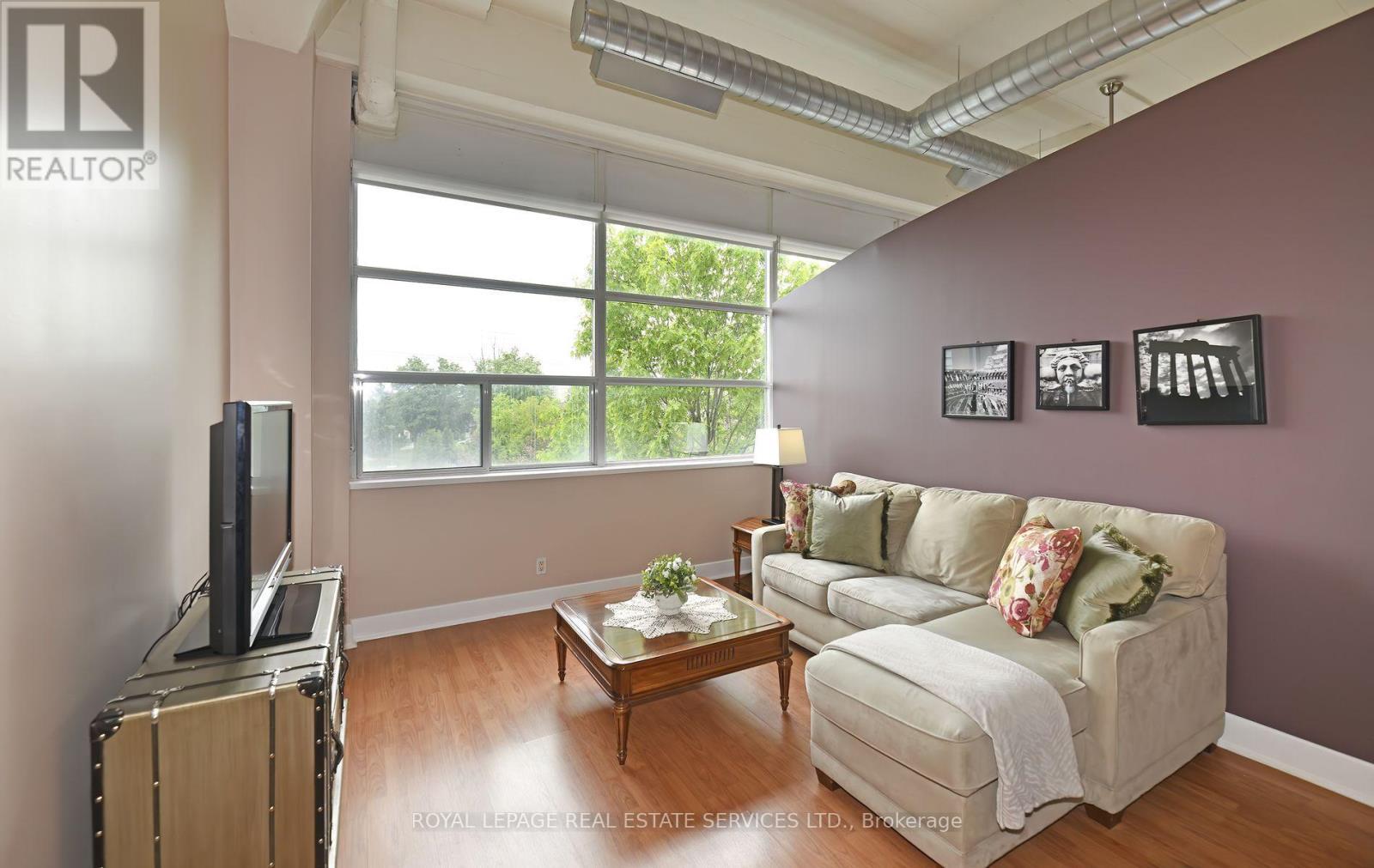 












205 - 1001 ROSELAWN AVENUE

,
Toronto,




Ontario
M6B4M4

