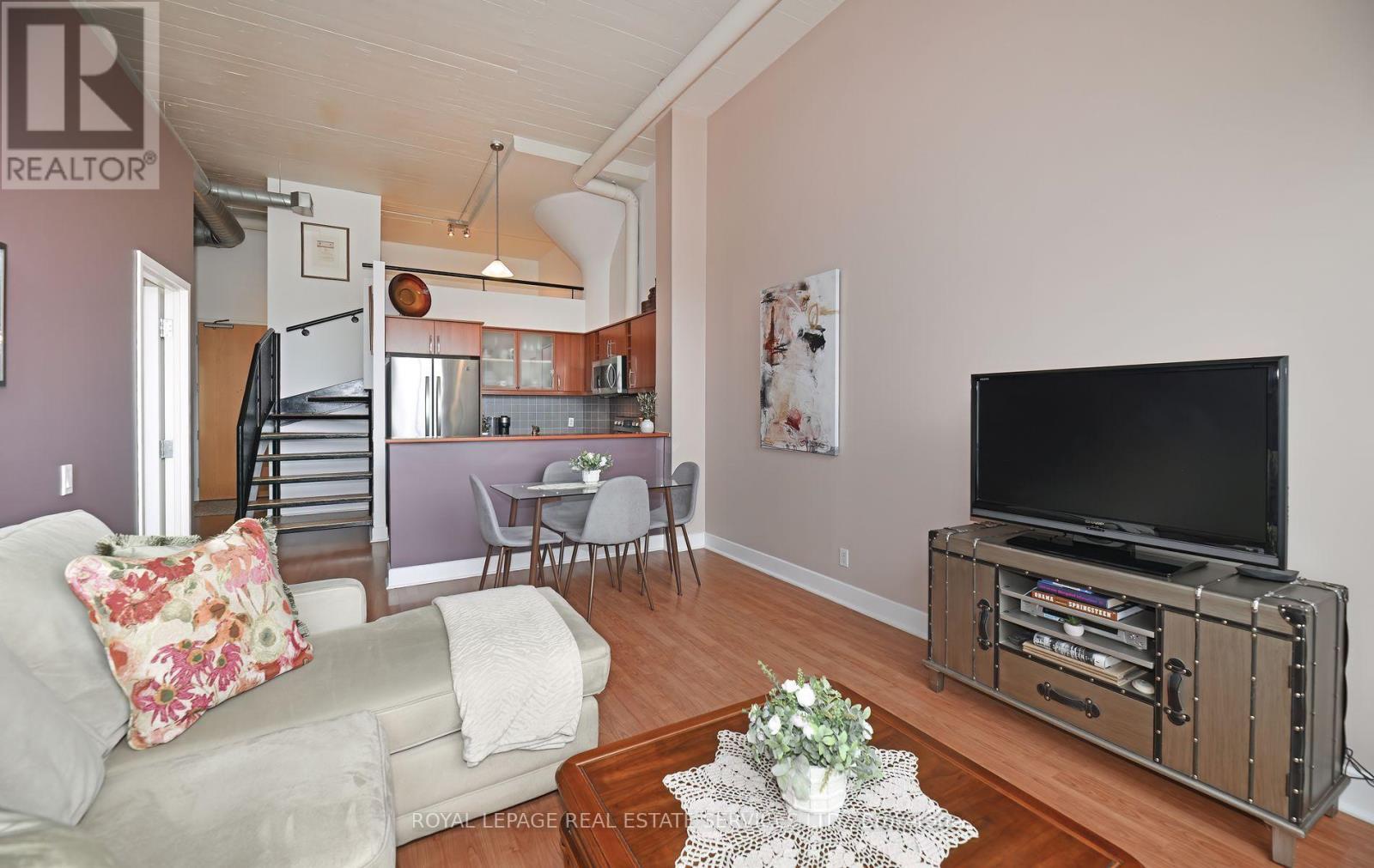 












205 - 1001 ROSELAWN AVENUE

,
Toronto,




Ontario
M6B4M4

