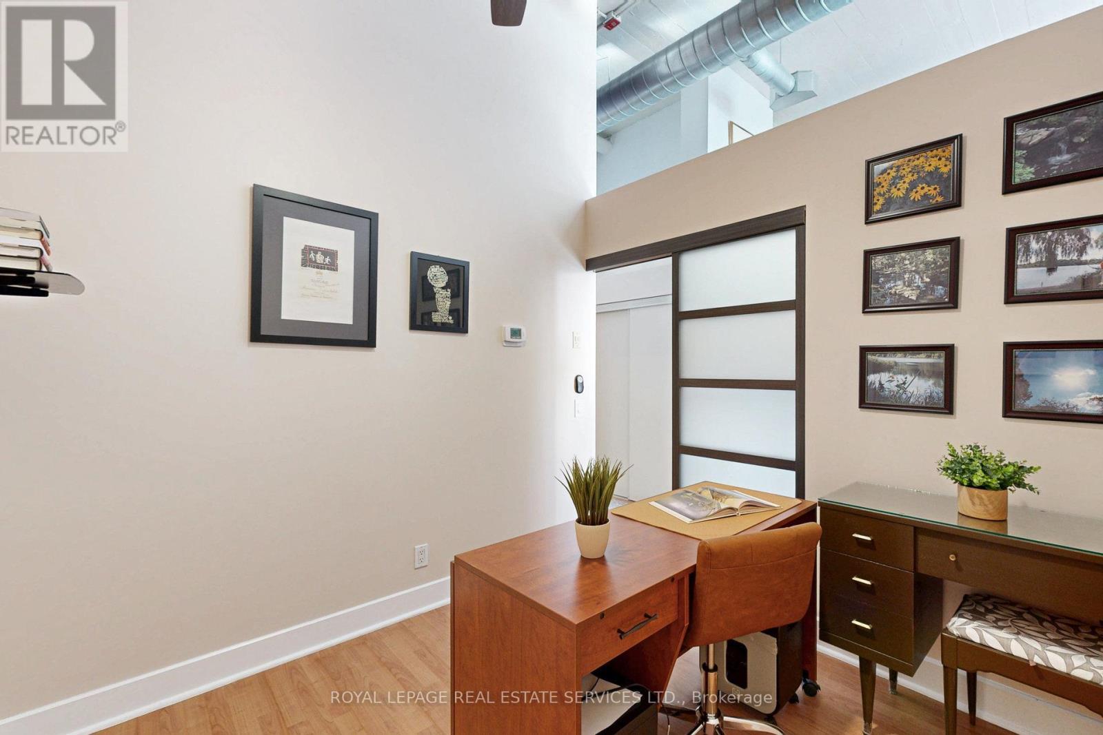 












205 - 1001 ROSELAWN AVENUE

,
Toronto,




Ontario
M6B4M4

