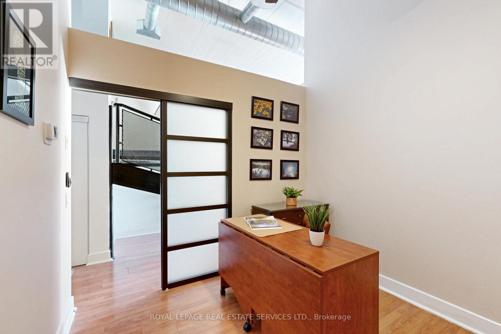 












205 - 1001 ROSELAWN AVENUE

,
Toronto,




Ontario
M6B4M4


