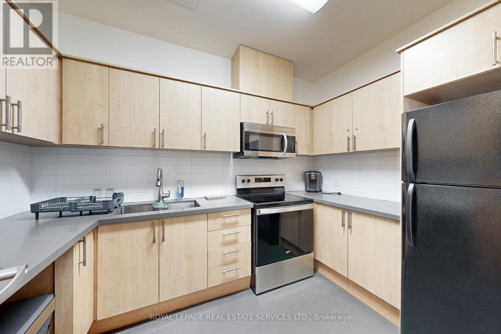 












205 - 1001 ROSELAWN AVENUE

,
Toronto,




Ontario
M6B4M4

