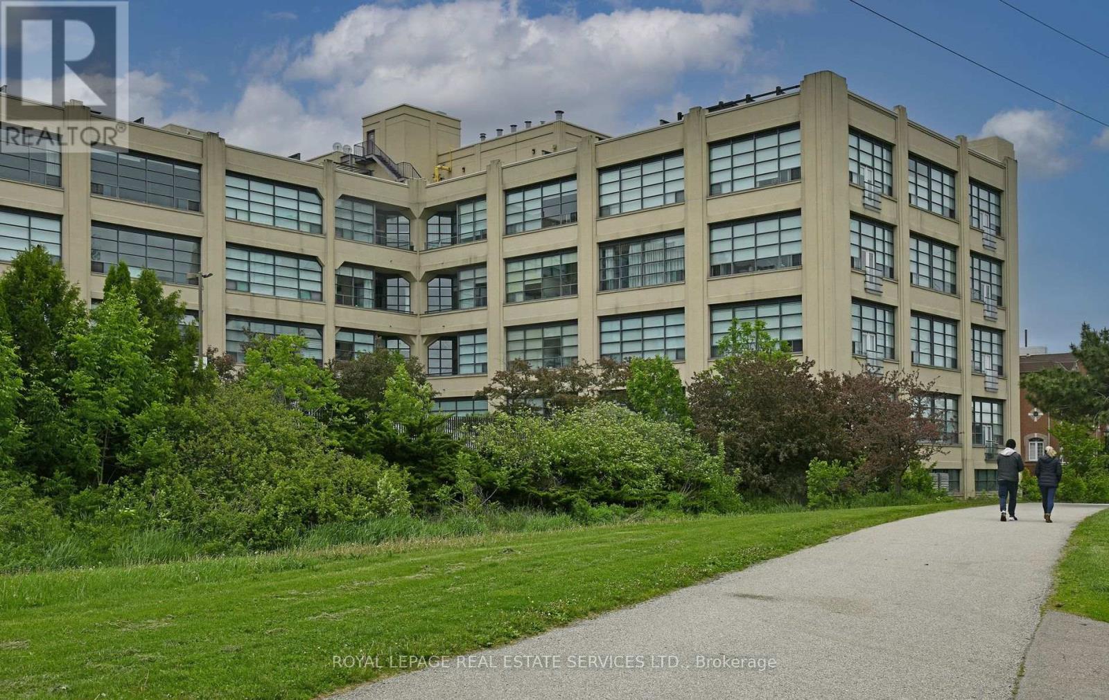 












205 - 1001 ROSELAWN AVENUE

,
Toronto,




Ontario
M6B4M4

