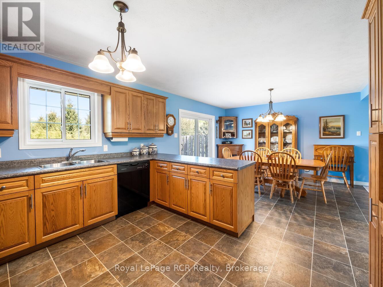 












280 SOMERS STREET

,
Georgian Bluffs,




Ontario
N4K6V5

