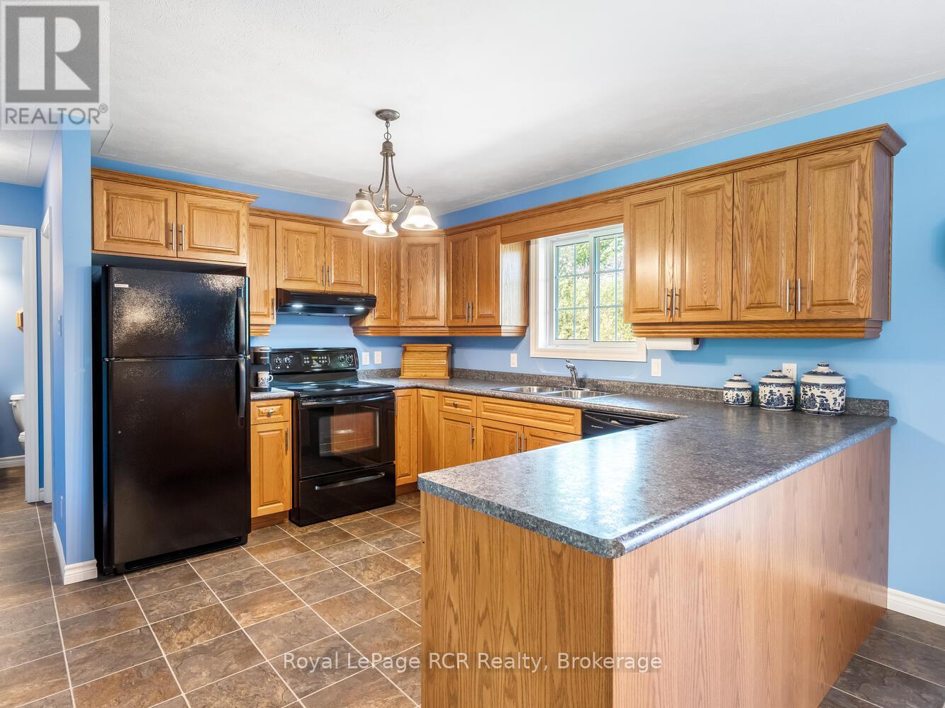 












280 SOMERS STREET

,
Georgian Bluffs,




Ontario
N4K6V5

