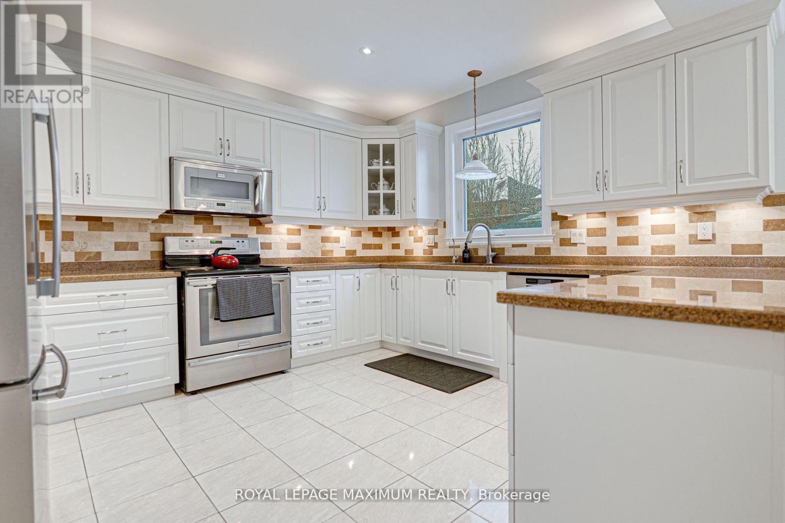 












222 KIMBER CRESCENT

,
Vaughan,




Ontario
L4L9K3


