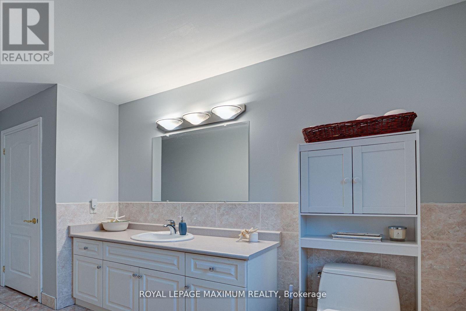 












222 KIMBER CRESCENT

,
Vaughan,




Ontario
L4L9K3

