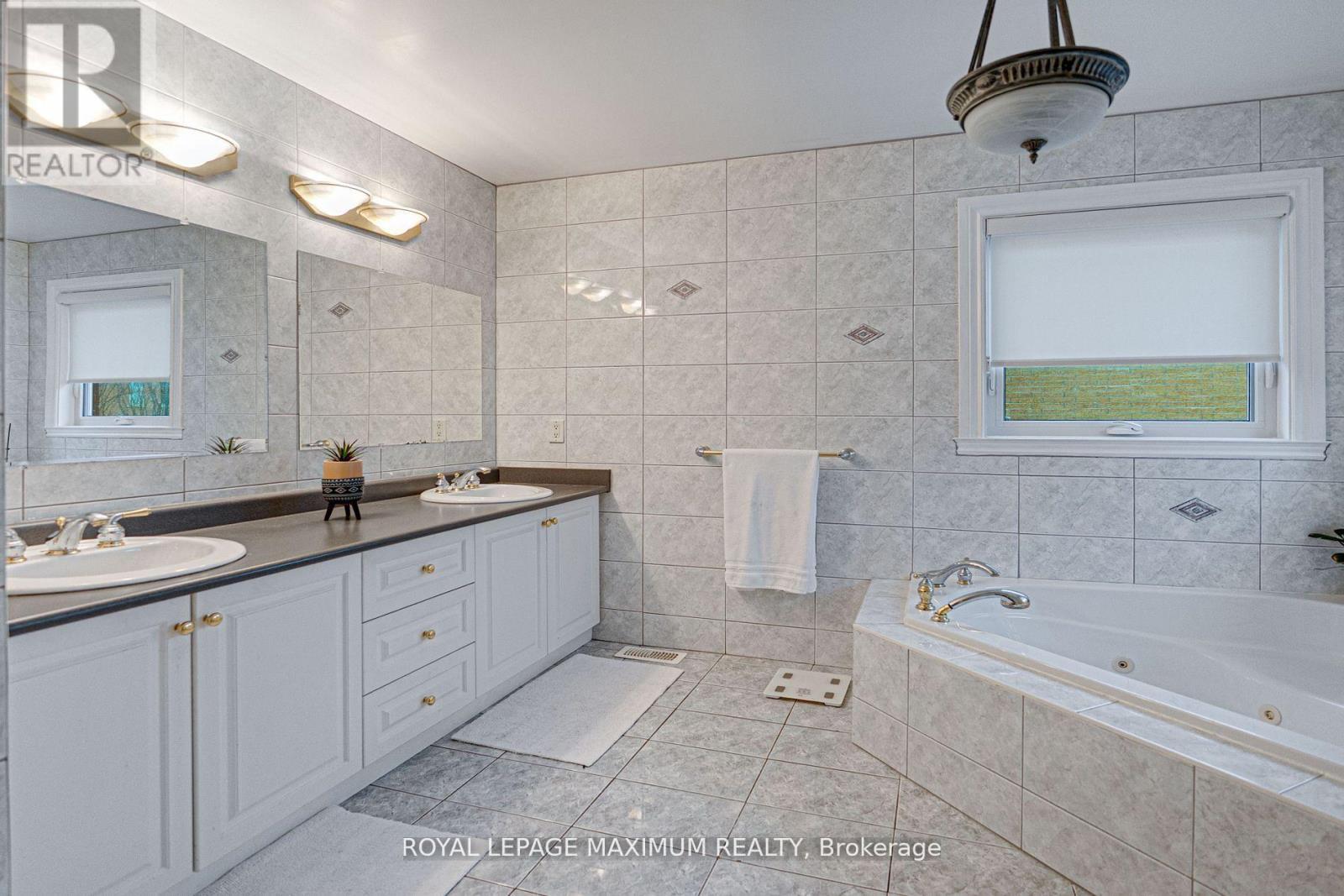 












222 KIMBER CRESCENT

,
Vaughan,




Ontario
L4L9K3


