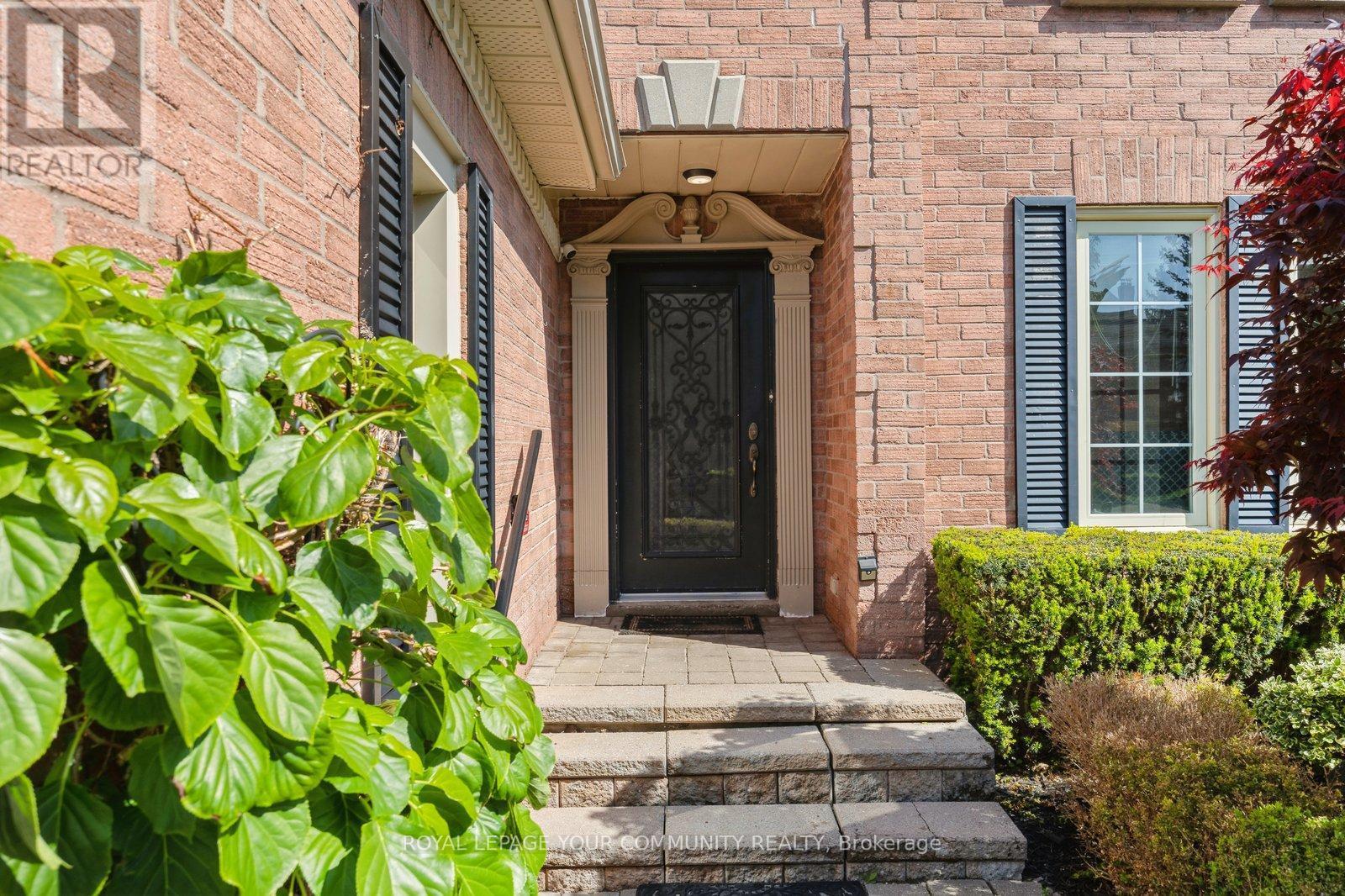












16 WHITE LODGE CRESCENT

,
Richmond Hill,




Ontario
L4C8Z7

