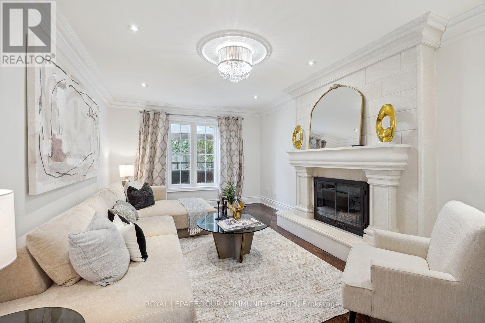 












16 WHITE LODGE CRESCENT

,
Richmond Hill,




Ontario
L4C8Z7

