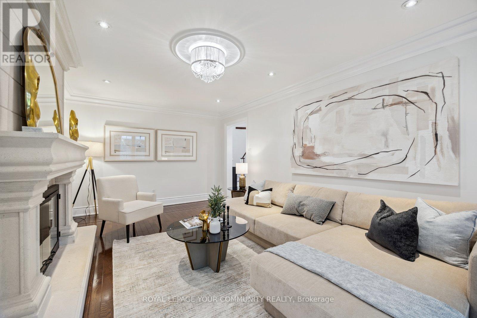 












16 WHITE LODGE CRESCENT

,
Richmond Hill,




Ontario
L4C8Z7

