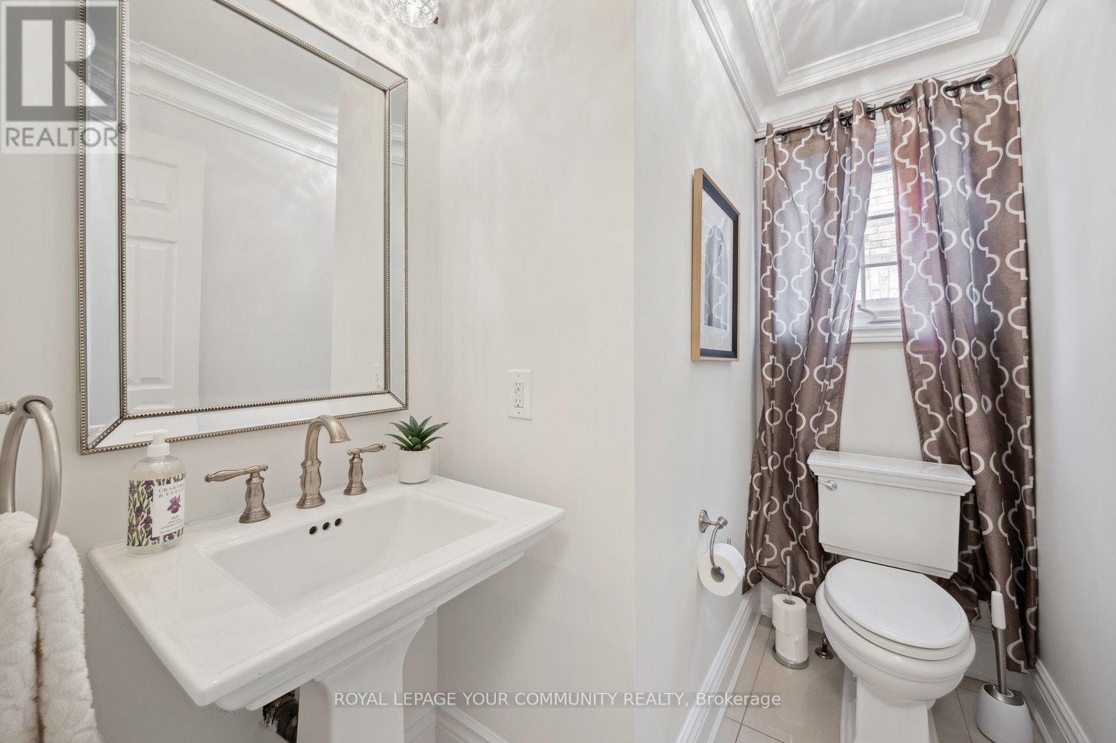 












16 WHITE LODGE CRESCENT

,
Richmond Hill,




Ontario
L4C8Z7


