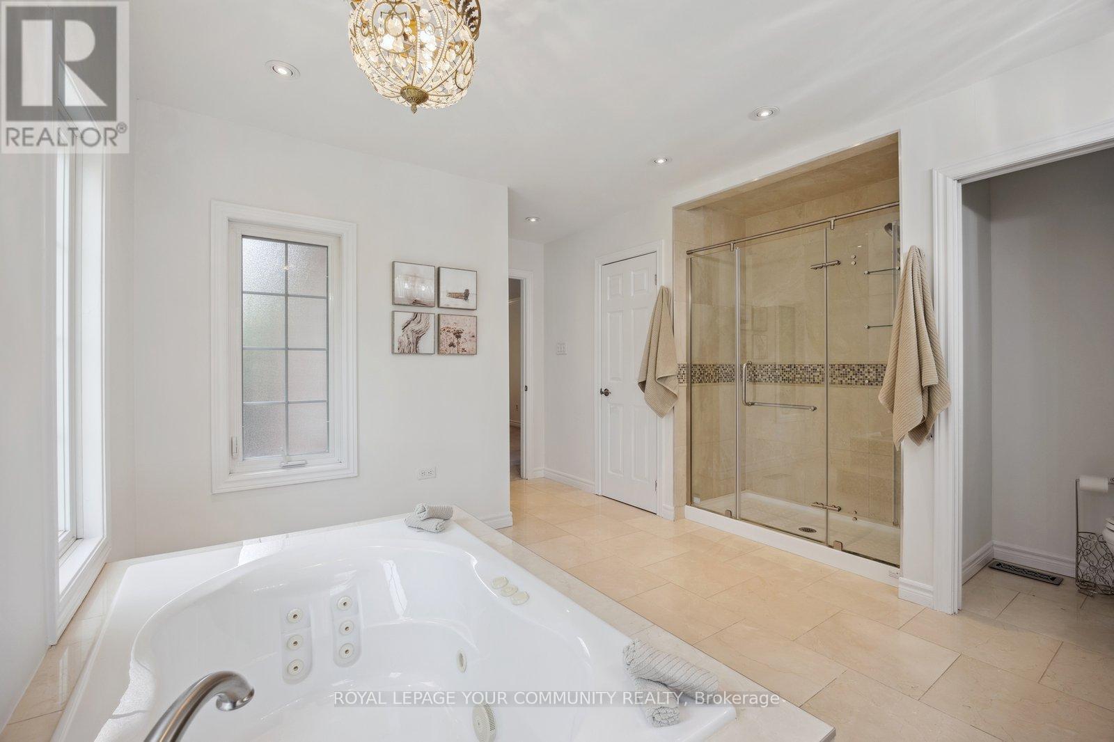 












16 WHITE LODGE CRESCENT

,
Richmond Hill,




Ontario
L4C8Z7

