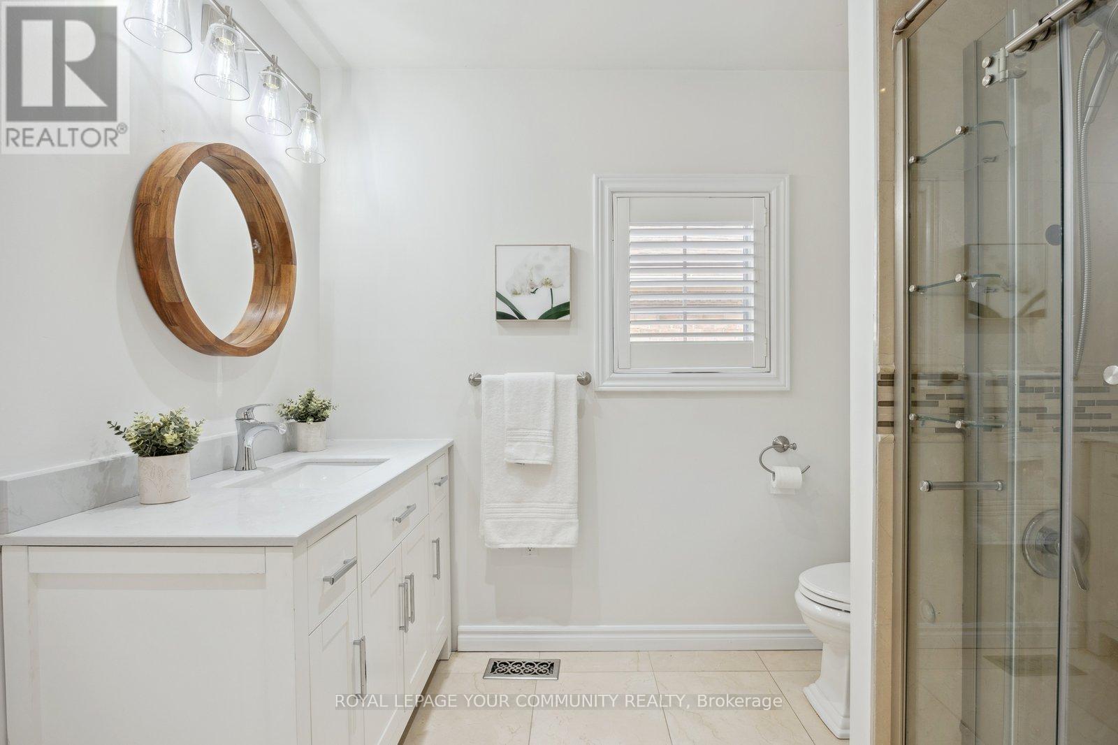 












16 WHITE LODGE CRESCENT

,
Richmond Hill,




Ontario
L4C8Z7

