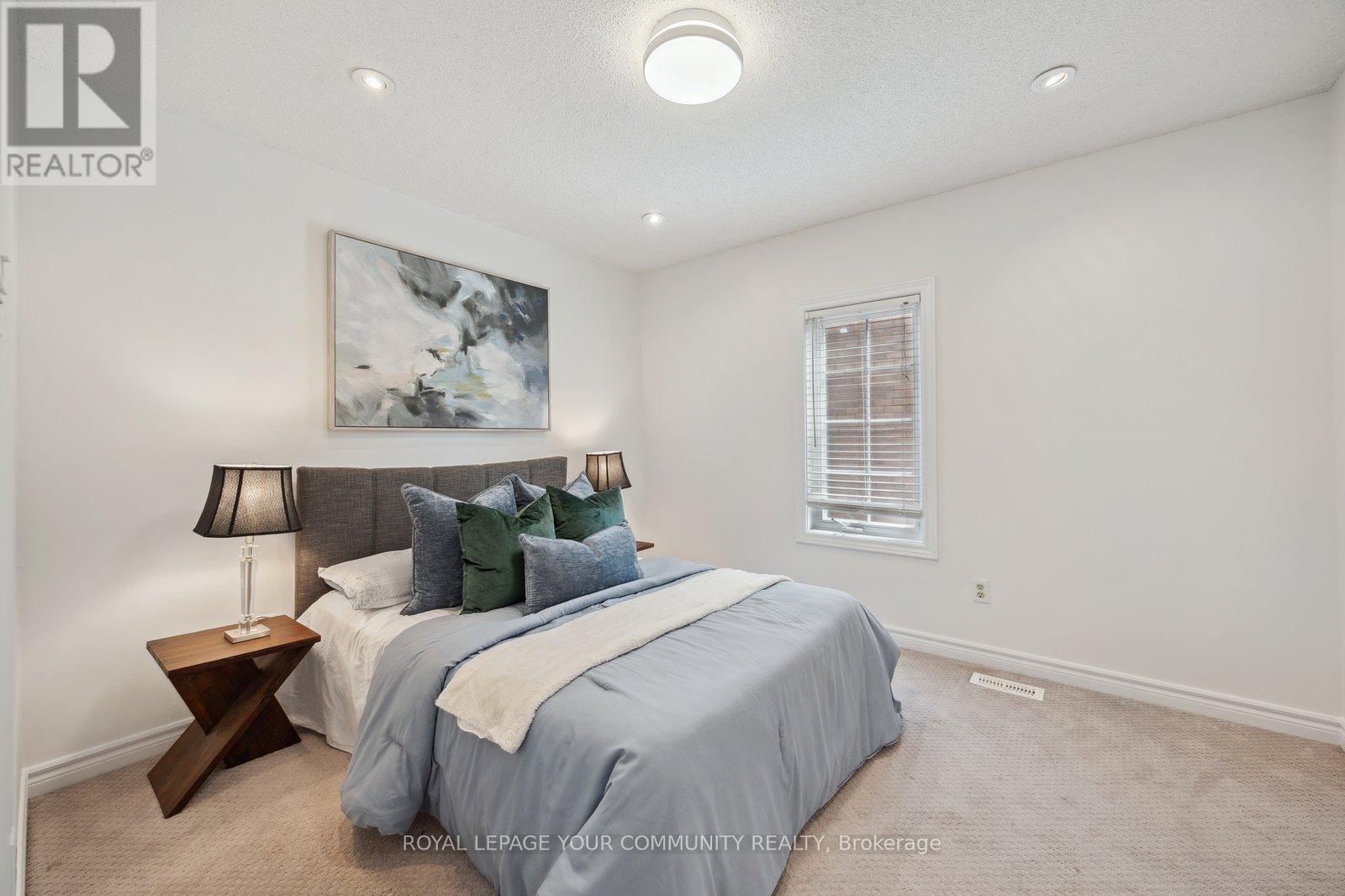 












16 WHITE LODGE CRESCENT

,
Richmond Hill,




Ontario
L4C8Z7

