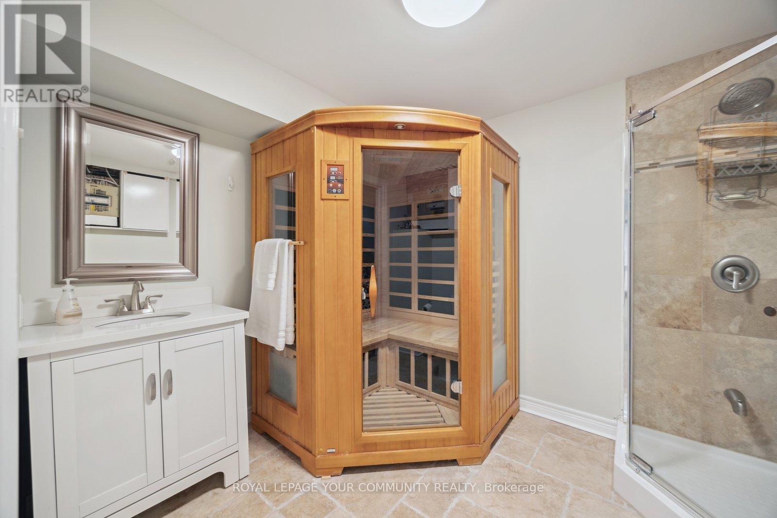 












16 WHITE LODGE CRESCENT

,
Richmond Hill,




Ontario
L4C8Z7

