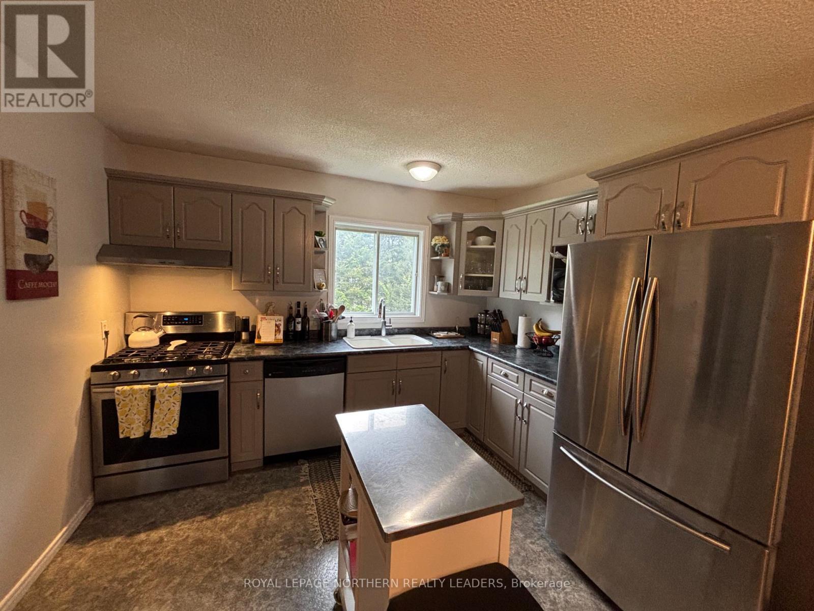 












5 ALGONQUIN ROAD

,
Cochrane,




Ontario
P0L1C0

