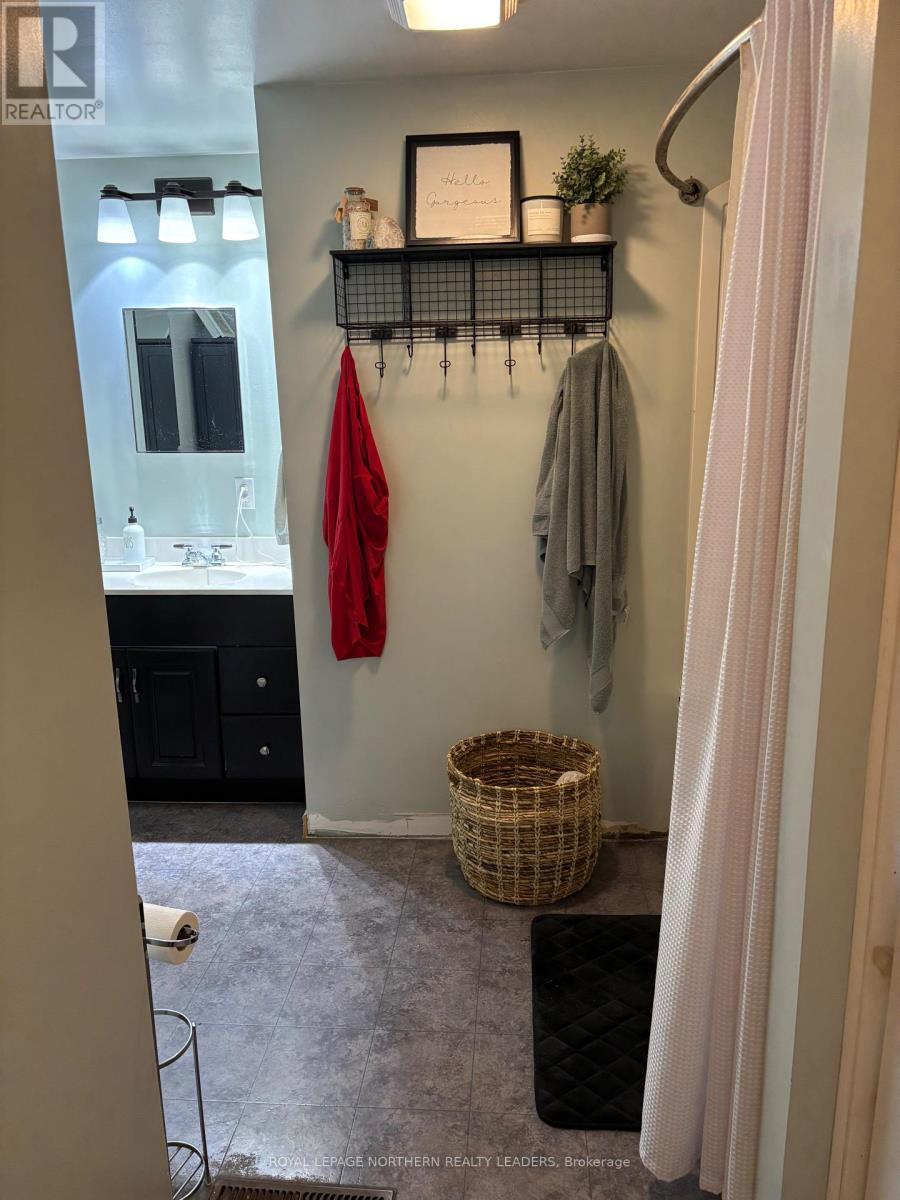 












5 ALGONQUIN ROAD

,
Cochrane,




Ontario
P0L1C0

