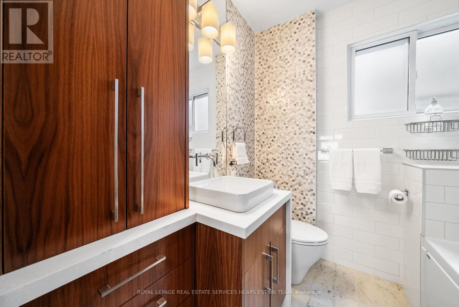 












62 FAIRLAWN AVENUE

,
Toronto,




Ontario
M5M1S7

