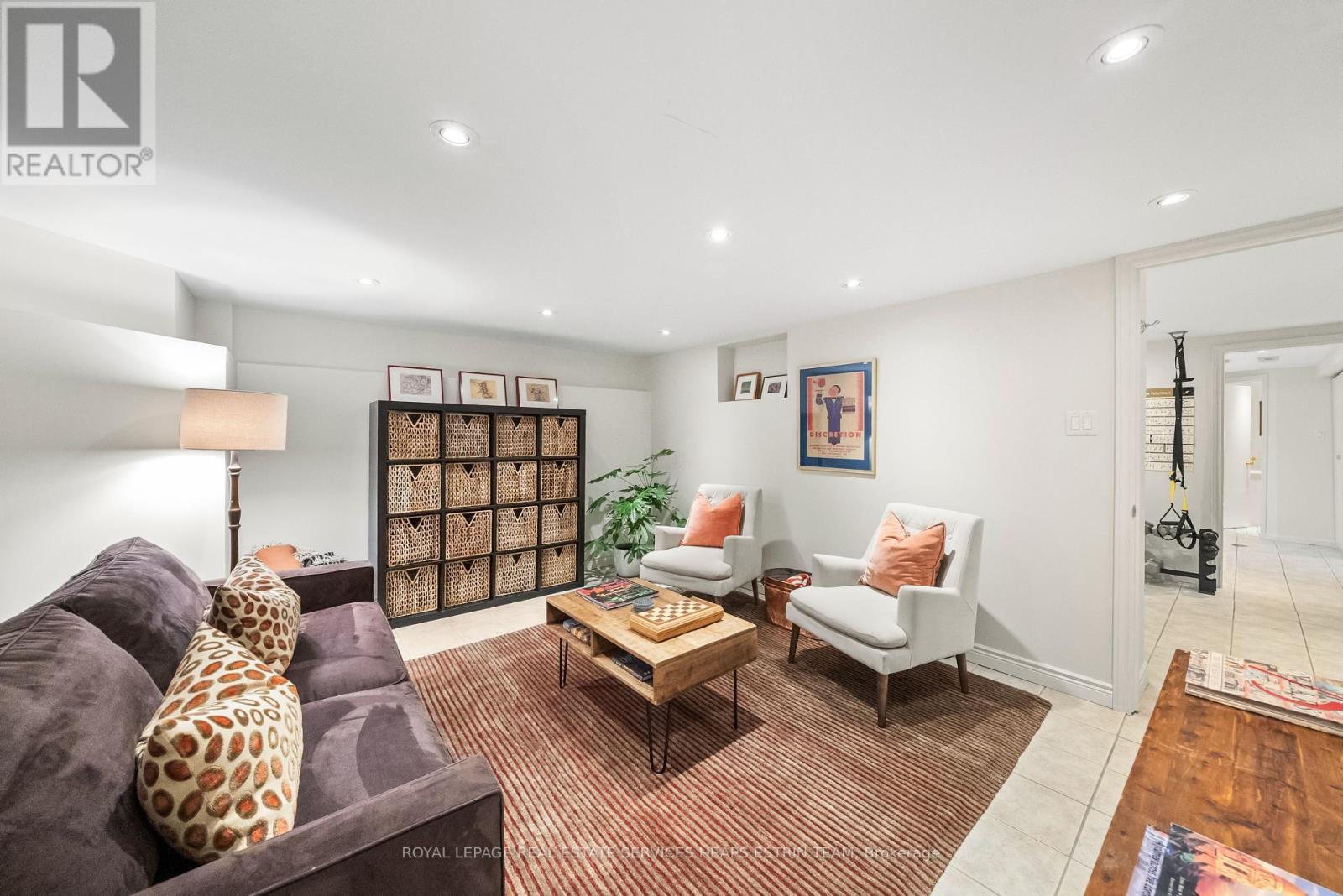 












62 FAIRLAWN AVENUE

,
Toronto,




Ontario
M5M1S7

