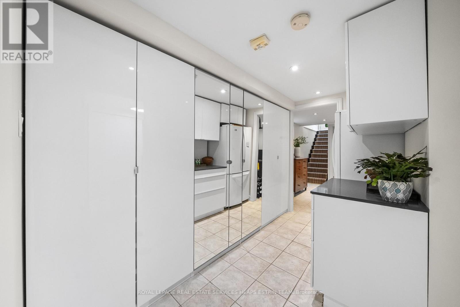 












62 FAIRLAWN AVENUE

,
Toronto,




Ontario
M5M1S7

