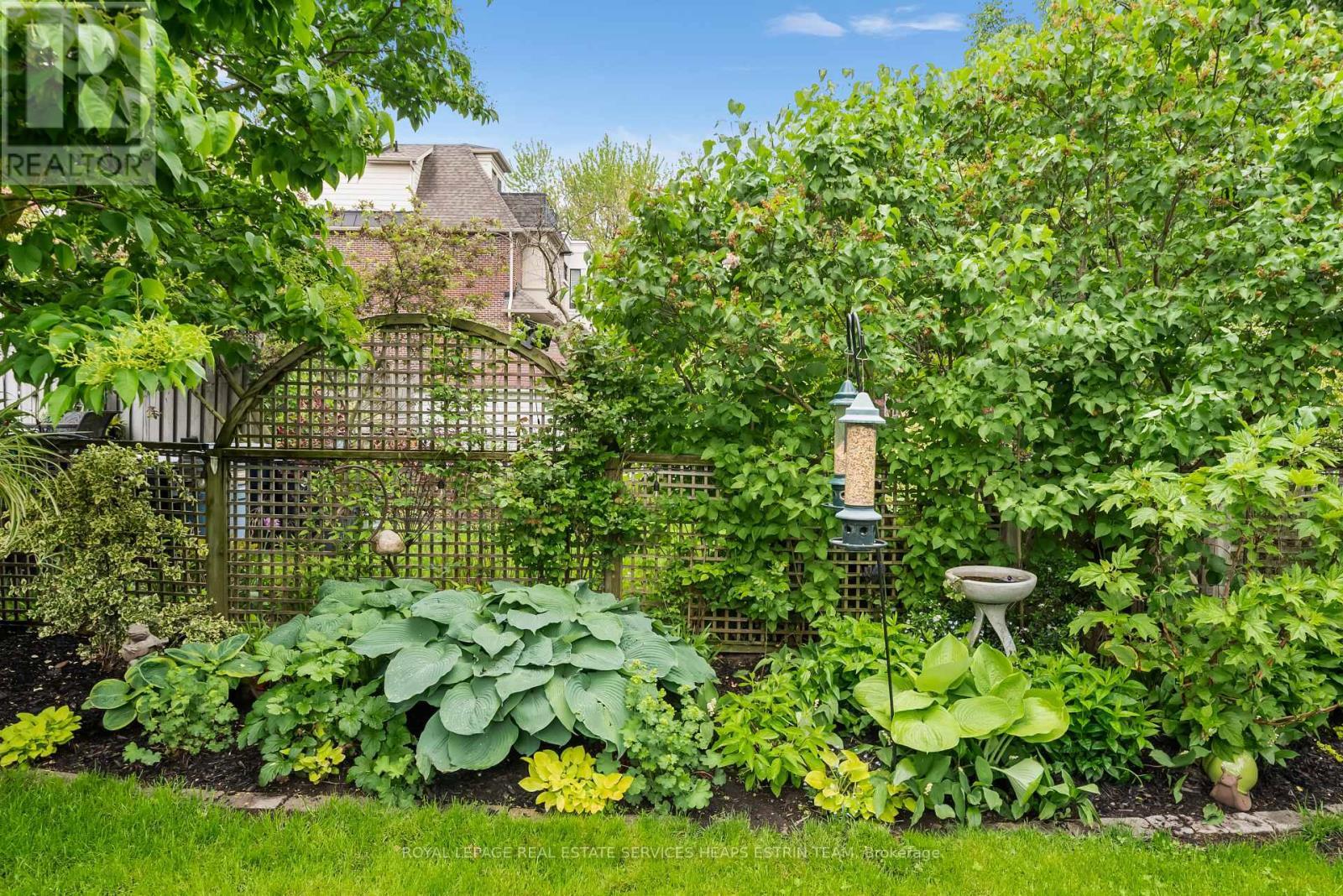 












62 FAIRLAWN AVENUE

,
Toronto,




Ontario
M5M1S7

