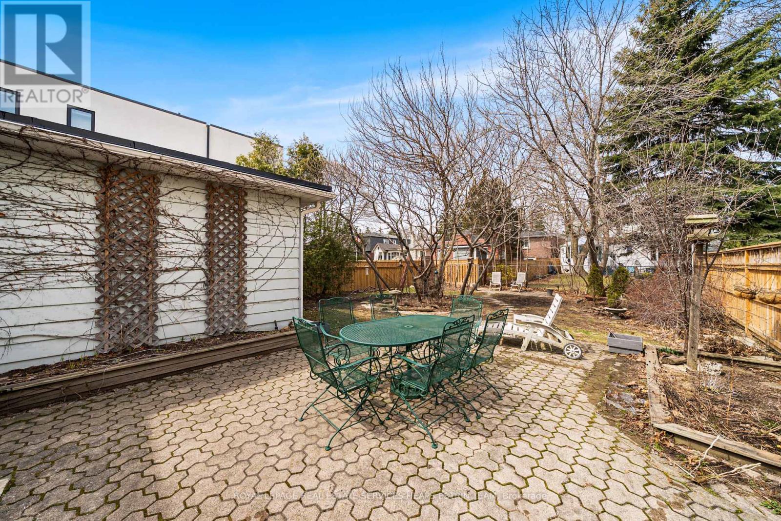 












16 BURNHAM ROAD

,
Toronto,




Ontario
M4G1C1

