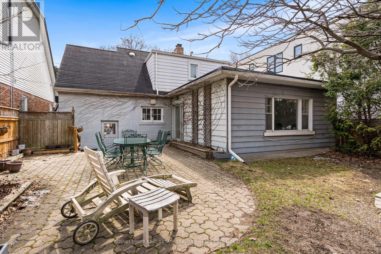 












16 BURNHAM ROAD

,
Toronto,




Ontario
M4G1C1

