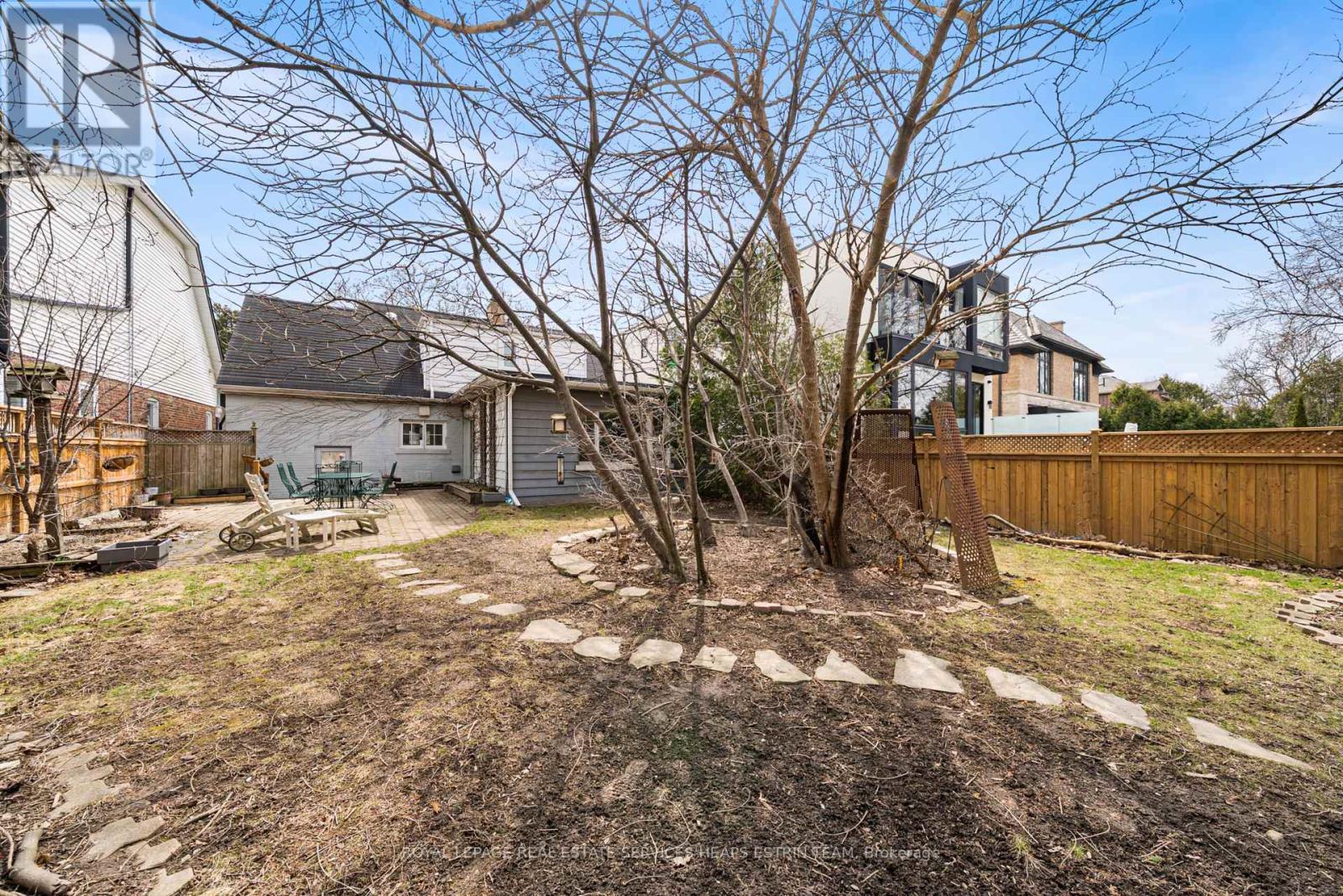 












16 BURNHAM ROAD

,
Toronto,




Ontario
M4G1C1

