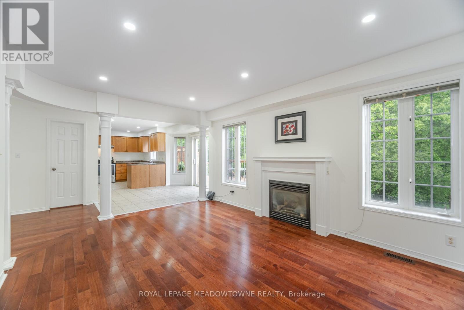 












1212 FOX CRESCENT

,
Milton,




Ontario
L9T6C6

