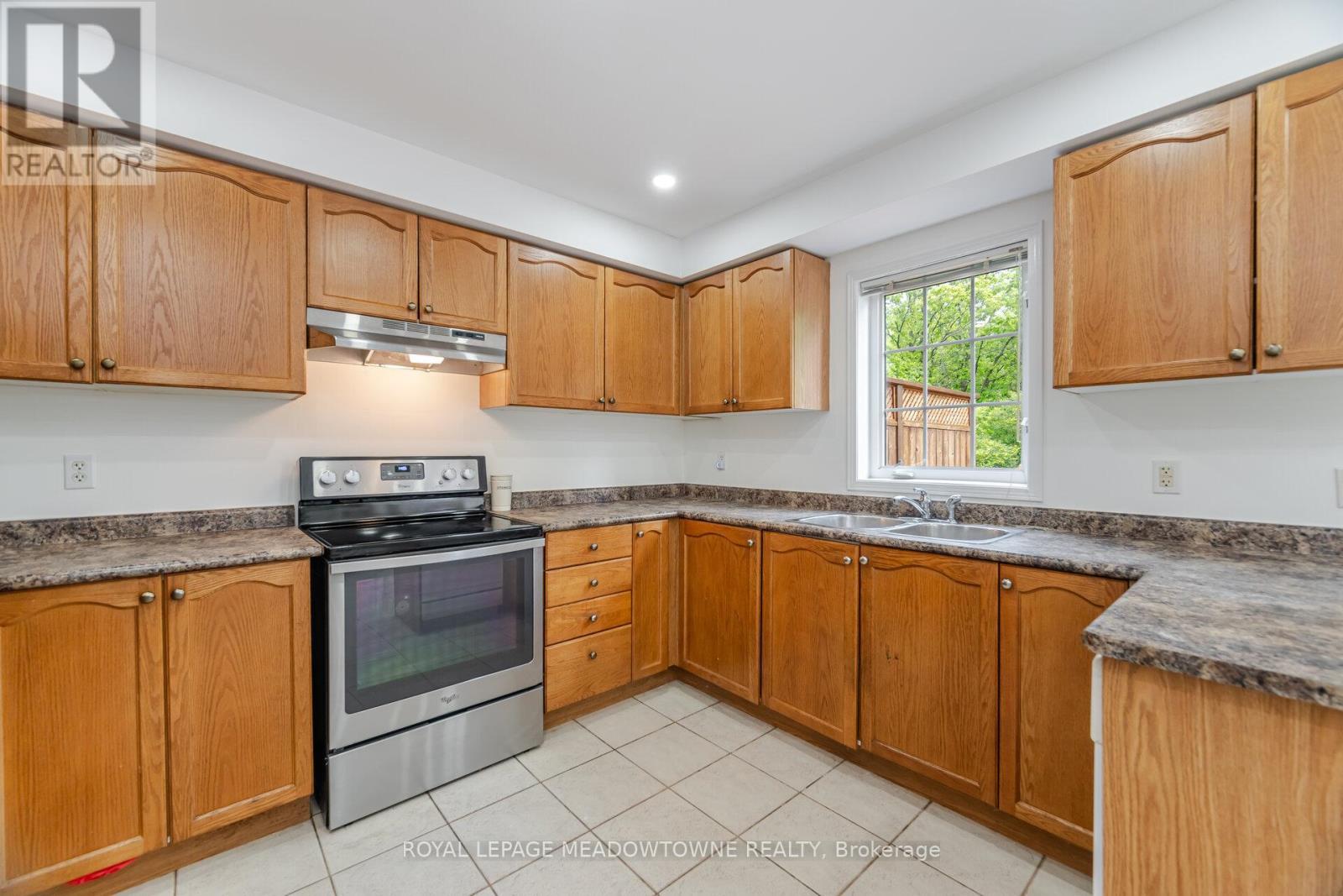 












1212 FOX CRESCENT

,
Milton,




Ontario
L9T6C6

