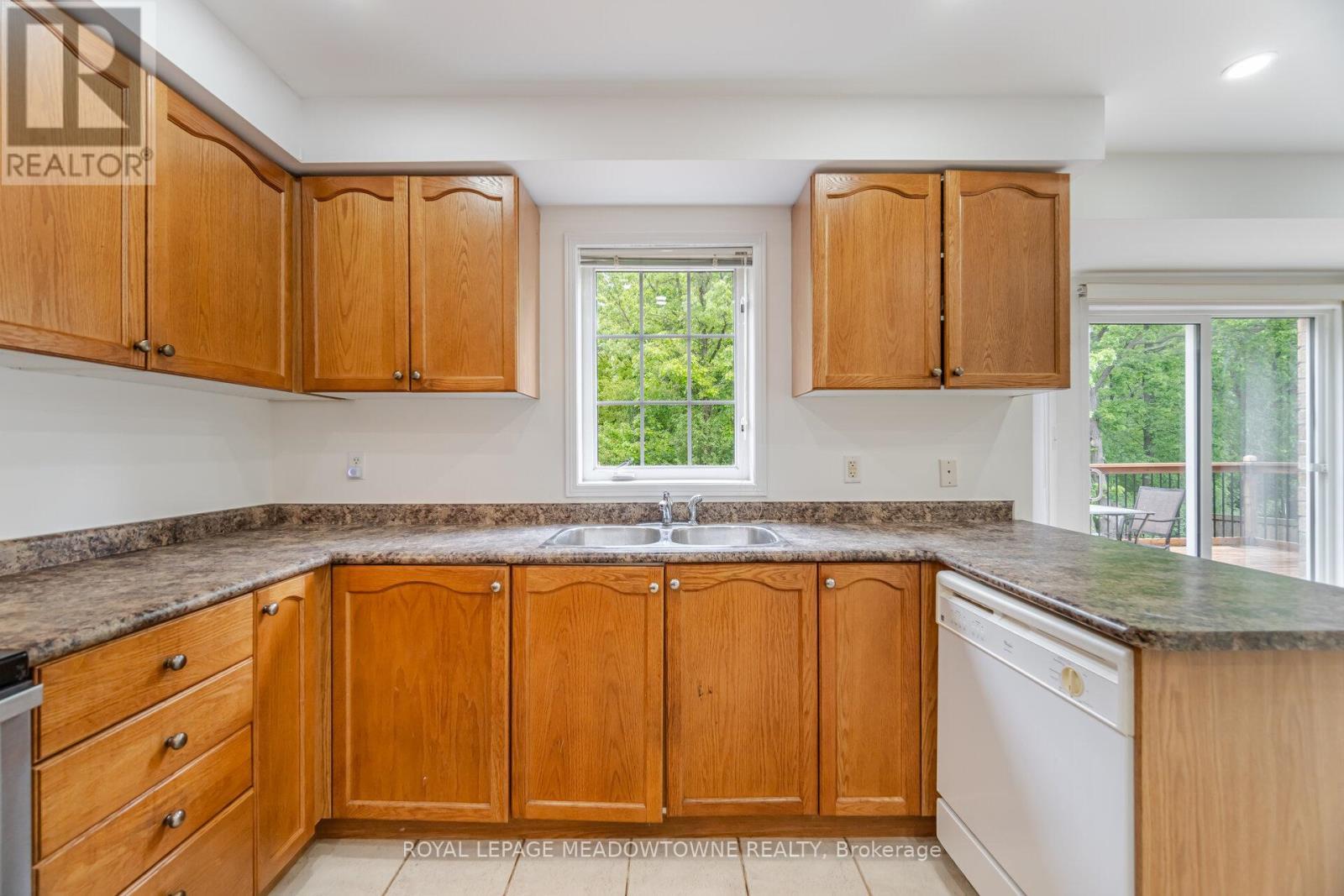 












1212 FOX CRESCENT

,
Milton,




Ontario
L9T6C6

