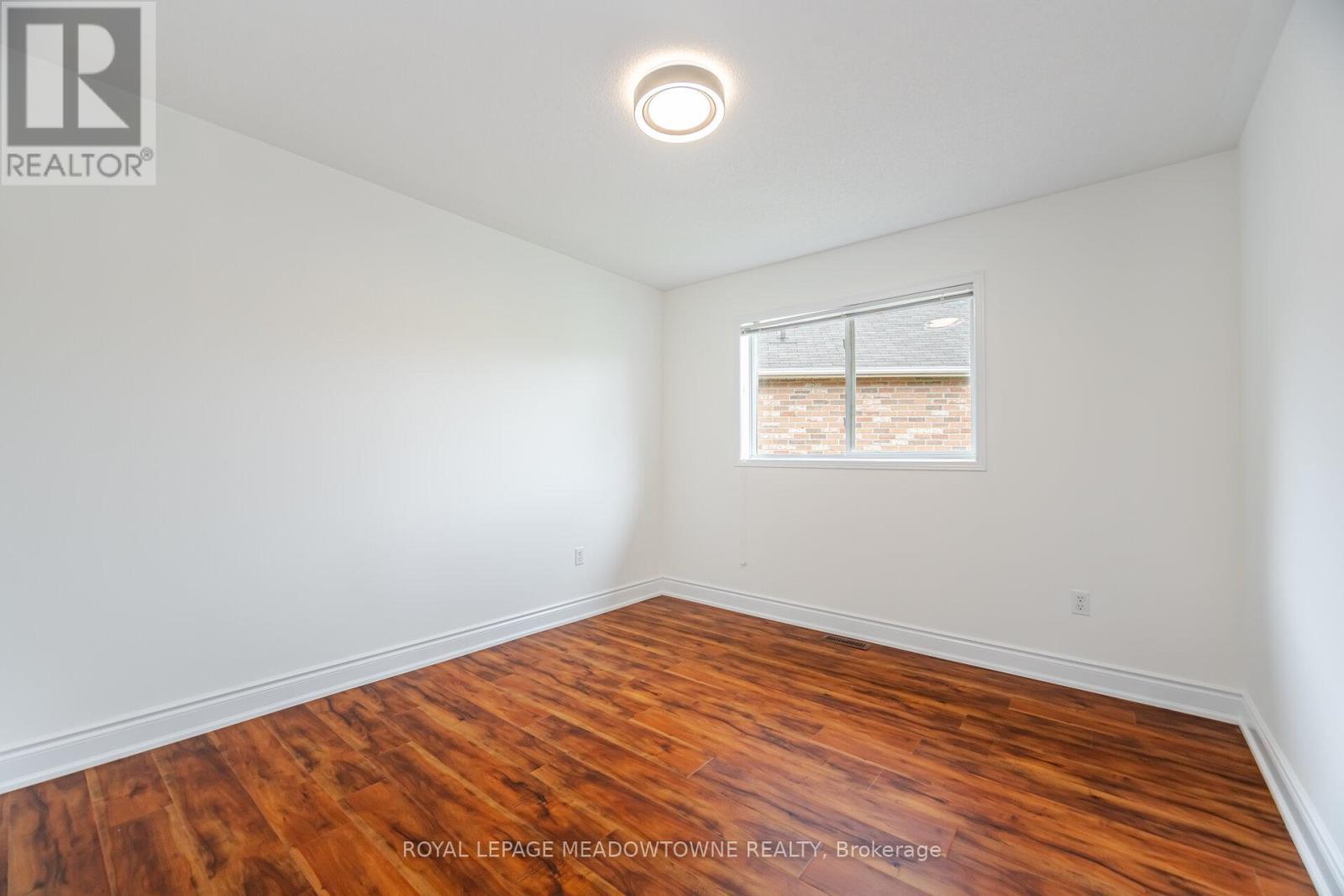 












1212 FOX CRESCENT

,
Milton,




Ontario
L9T6C6

