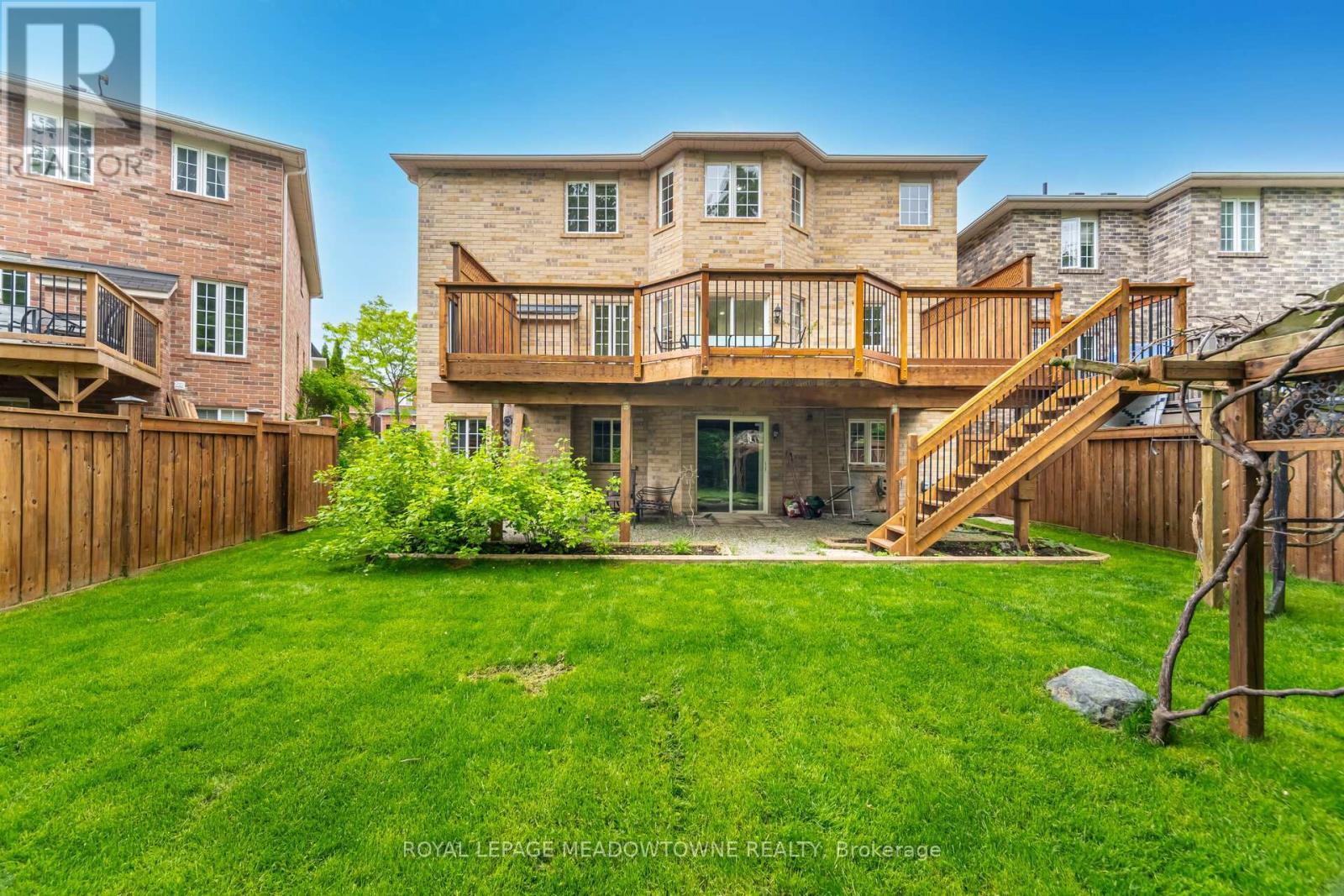 












1212 FOX CRESCENT

,
Milton,




Ontario
L9T6C6

