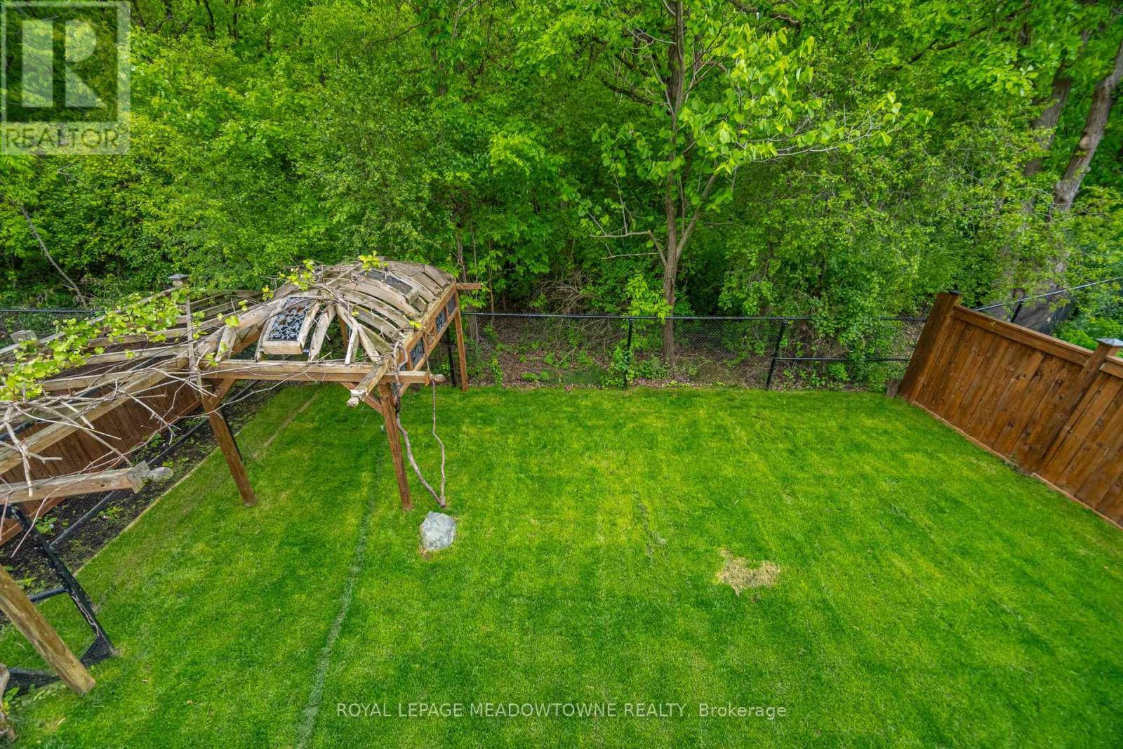 












1212 FOX CRESCENT

,
Milton,




Ontario
L9T6C6

