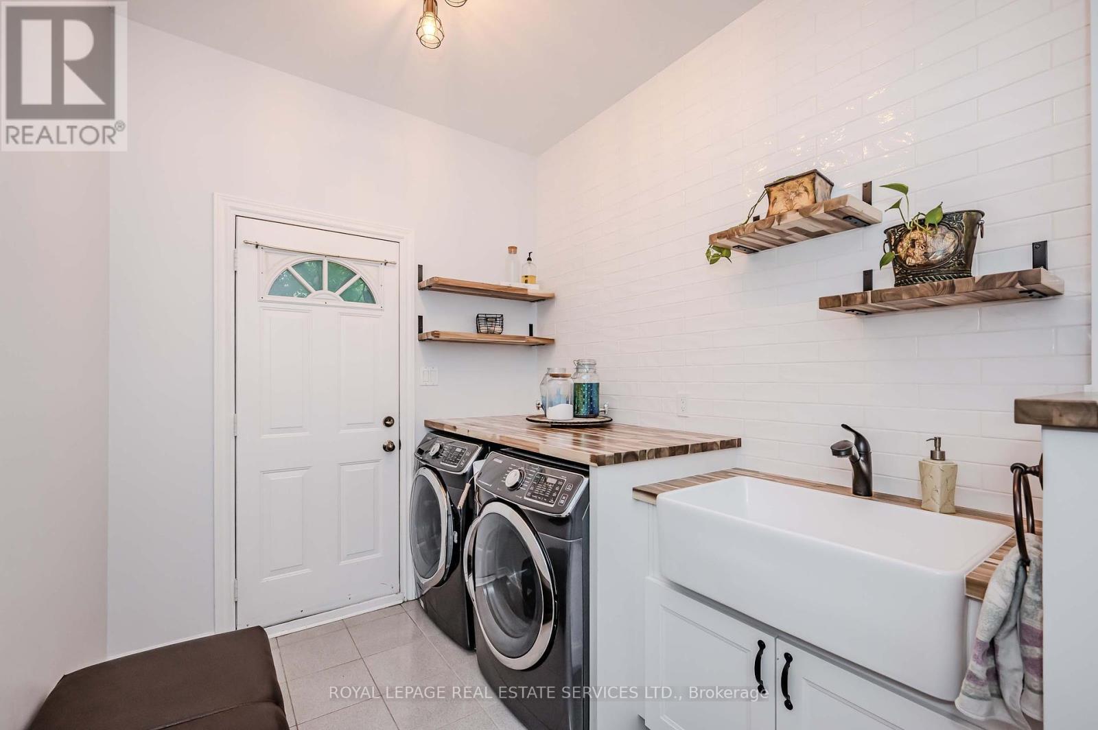 












1457 POSTMASTER DRIVE

,
Oakville,




Ontario
L6M2Z4

