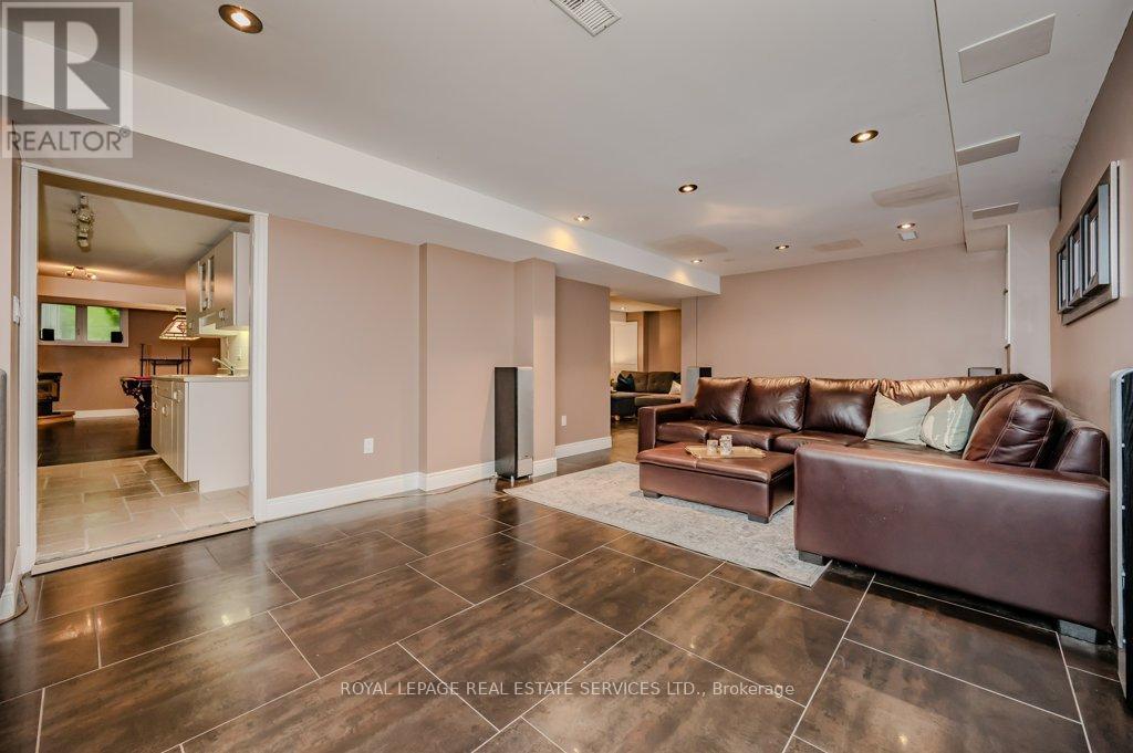 












1457 POSTMASTER DRIVE

,
Oakville,




Ontario
L6M2Z4

